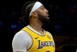  浓眉哥迎来七赛季高光表现，巴塞罗那球迷沸腾！-九游