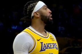  浓眉哥迎来七赛季高光表现，巴塞罗那球迷沸腾！-九游